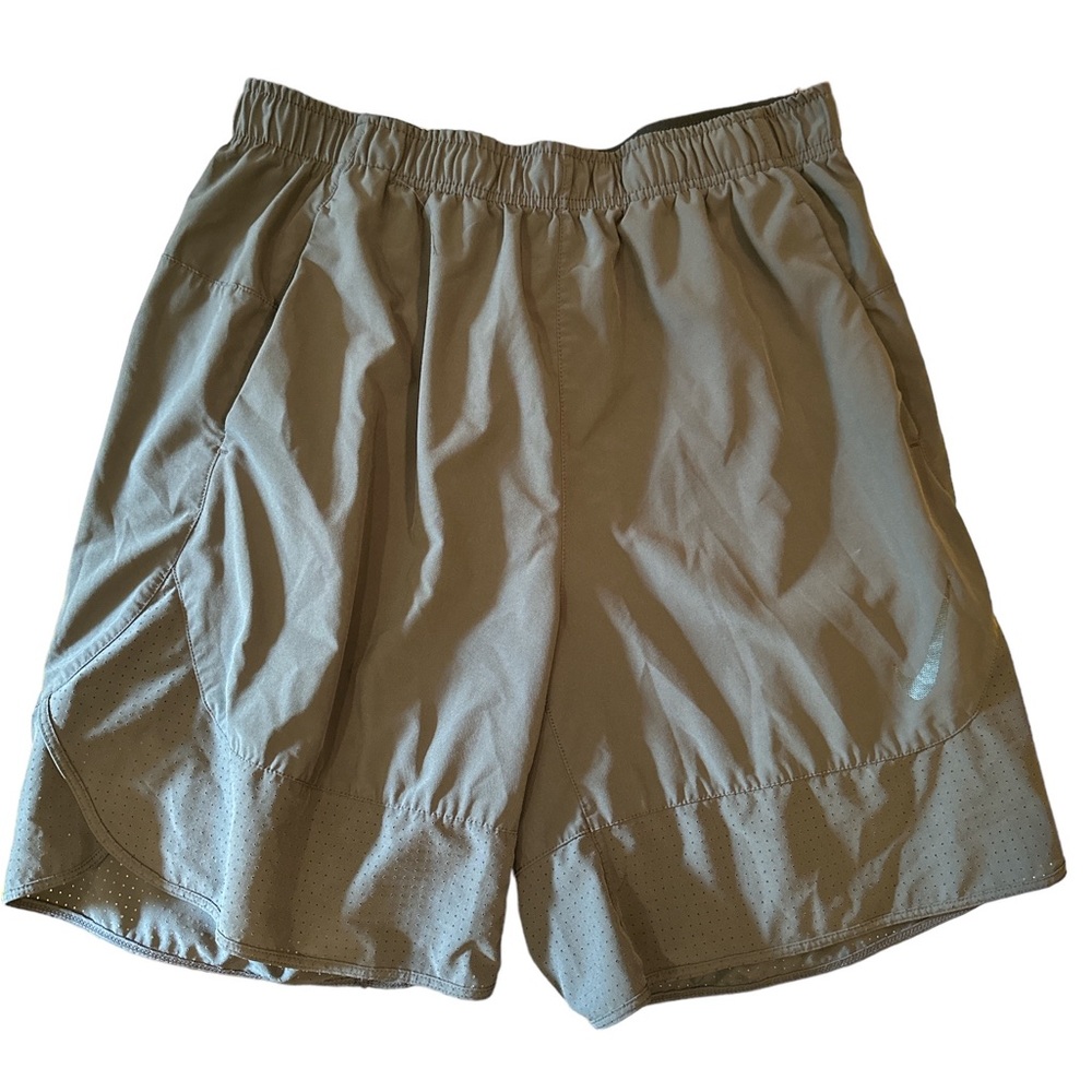 Nike Men’s Shorts Front Pockets Gray Sz Large Inseam 7 Excellent